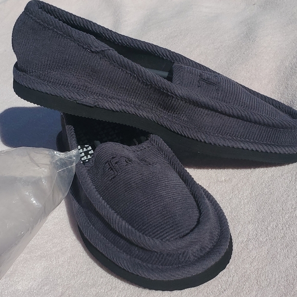 FTP Slippers size 8 - Picture 2 of 3